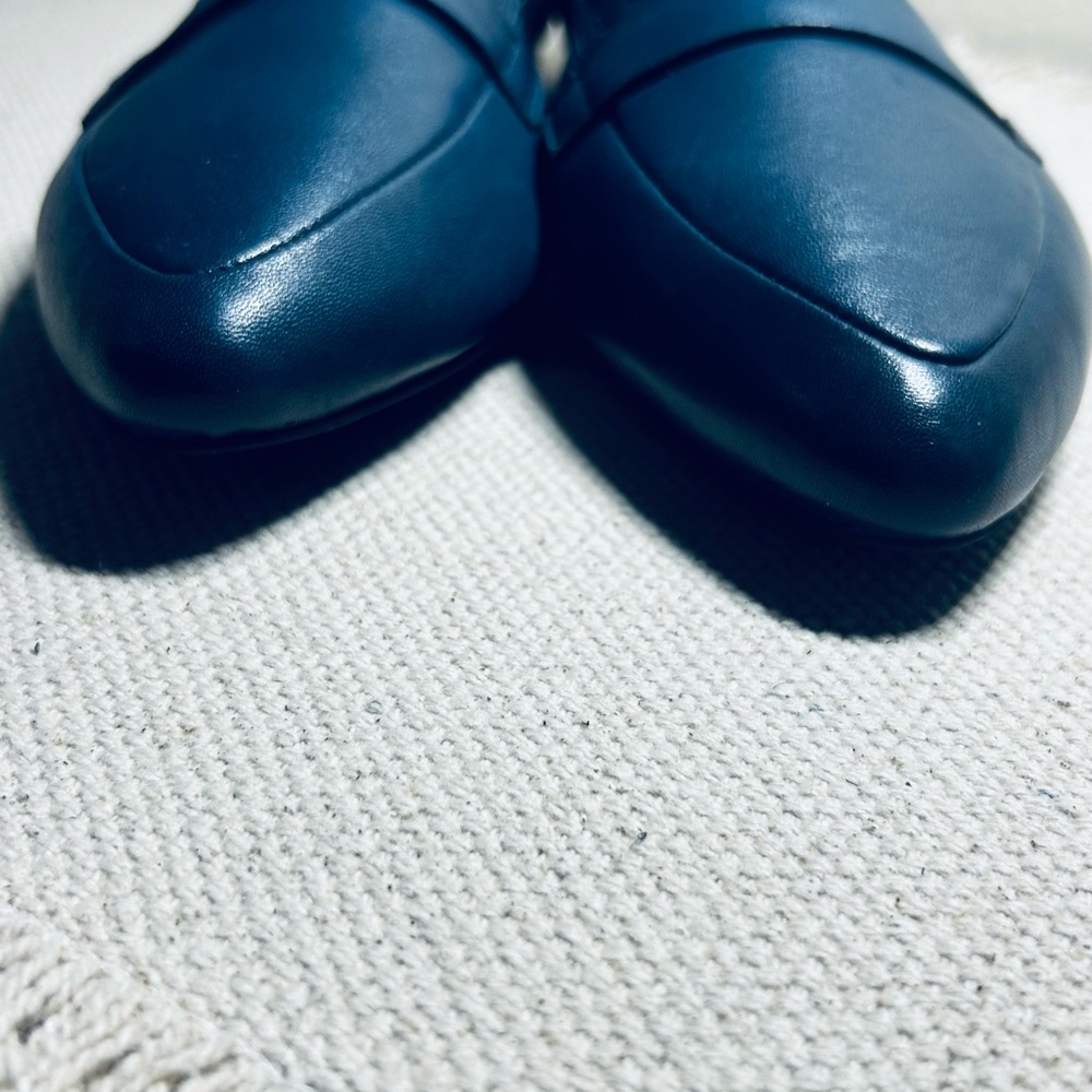 Trotters Classic Navy Flats - Picture 6 of 13